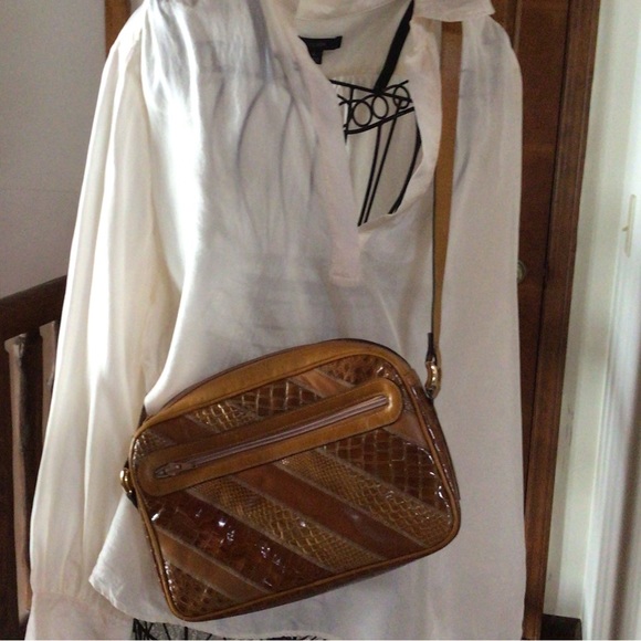 Vintage faux leather crossbody bag - Picture 2 of 6